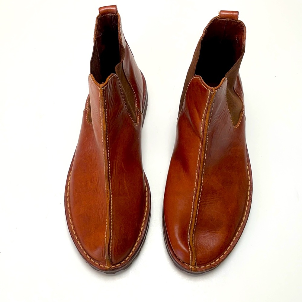 COLE HAAN Vintage Classic Brown Leather Boots - Picture 2 of 7